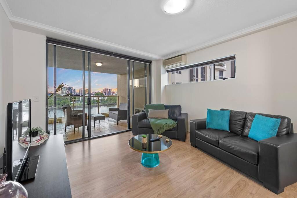 Apartment Superb 2bed 2bath 1car Views Cbd